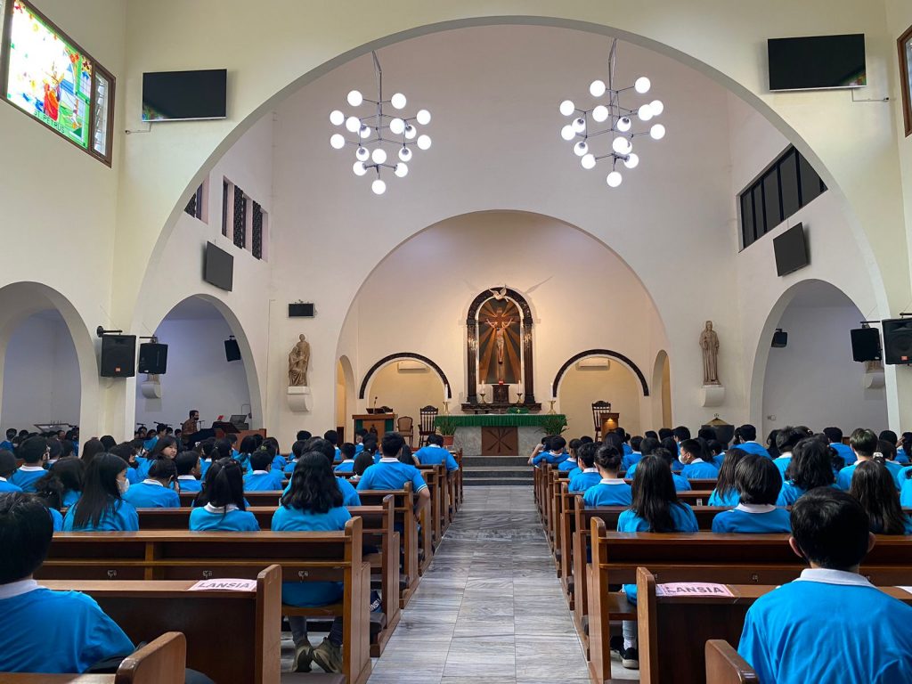 Misa Persiapan PTS SMP Theresiana 1 Semarang di gereja Atmodirono Semarang